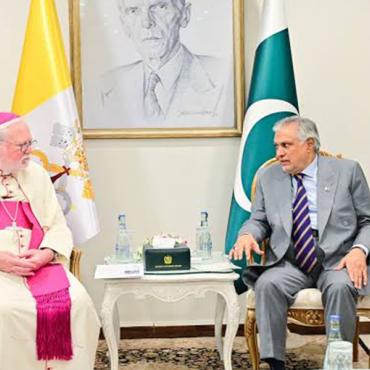   فضیلت مآب آرچ بشپ گالاگرکی، نائب وزیرِاعظم و وزیرِ خارجہ سینیٹر محمد اسحاق ڈار سے ملاقات، پاکستان اور ویٹی کن کے تعلقات مضبوط بنانے پر تبادلہ خیال
