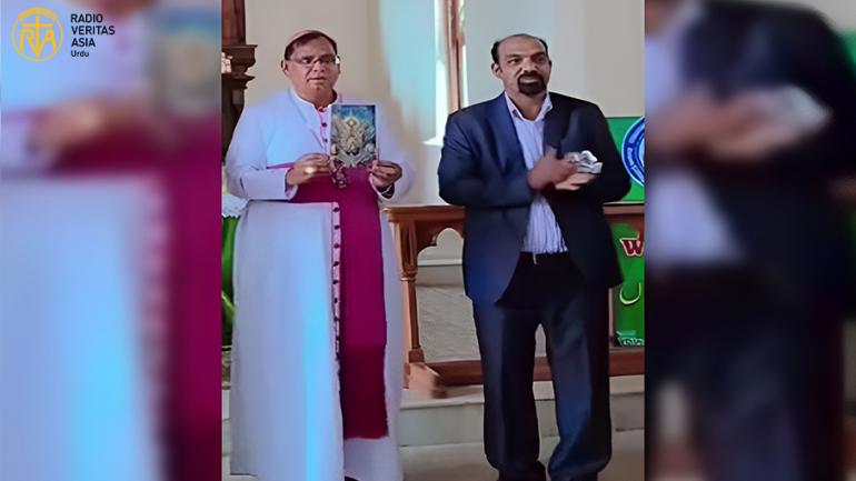 فضیلت مآب آرچ بشپ ڈاکٹر جوزف ارشد نے اپنے دستِ مبارک سے   ”کیتھولک ایمانی عقائد“کے عنوان سے نئی کتاب کی رونمائی کی۔